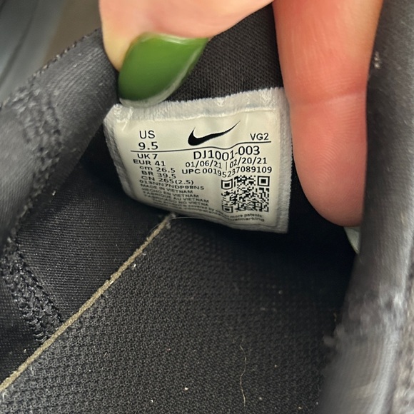 Nike Women’s Black Slip-On Sneakers Size 9.5 Lightweight Athletic Comfort Shoes - Picture 8 of 8